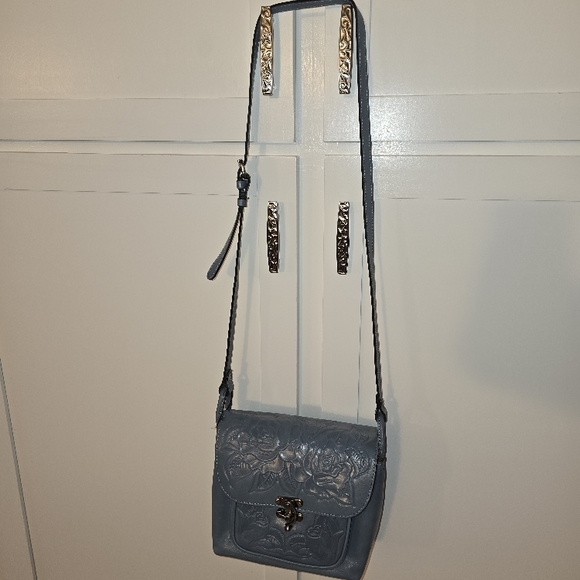 Elegant Blue Embossed Leather Bag - Picture 16 of 17